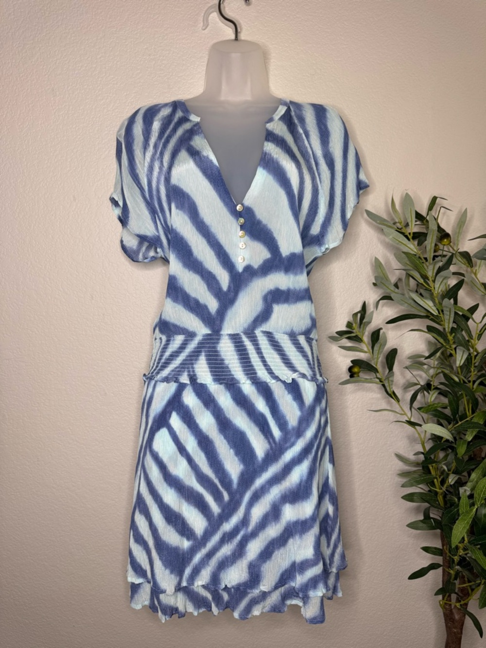 Rails‎ Blue Watercolor Zebra Print Mini Dress Size Large Smocked Waist Resort